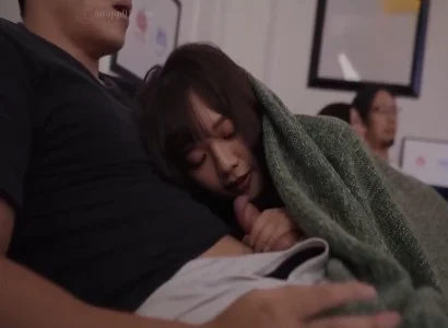 Cô em họ ngây thơ mang đến cảm giác lạ